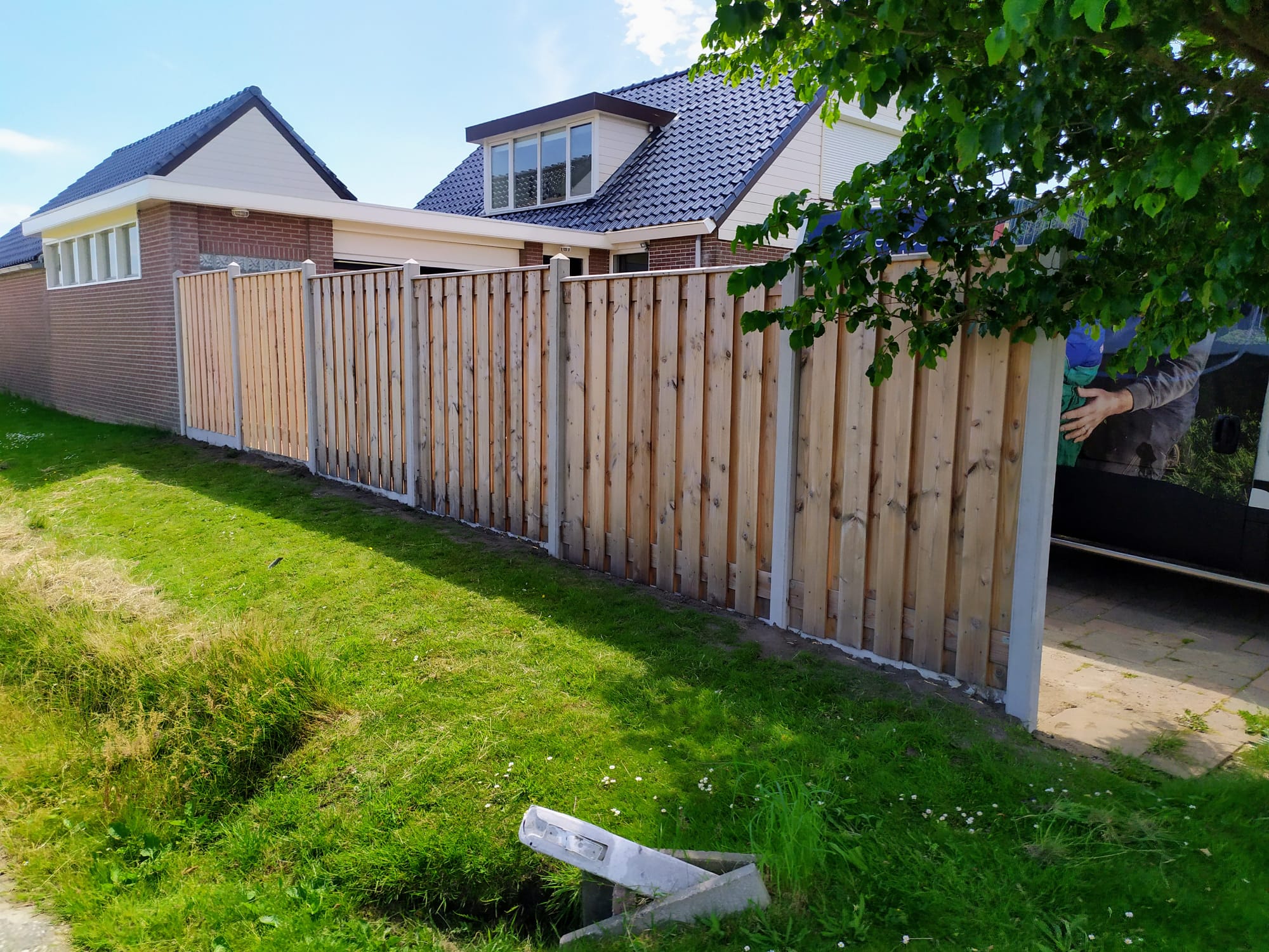 Grenen hout beton schutting