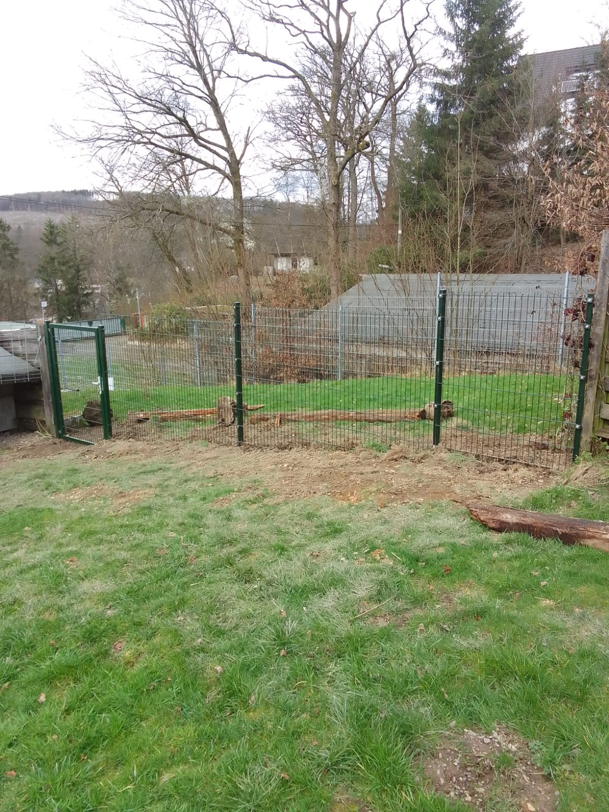 Dubbelstaafmat hekwerk op een helling