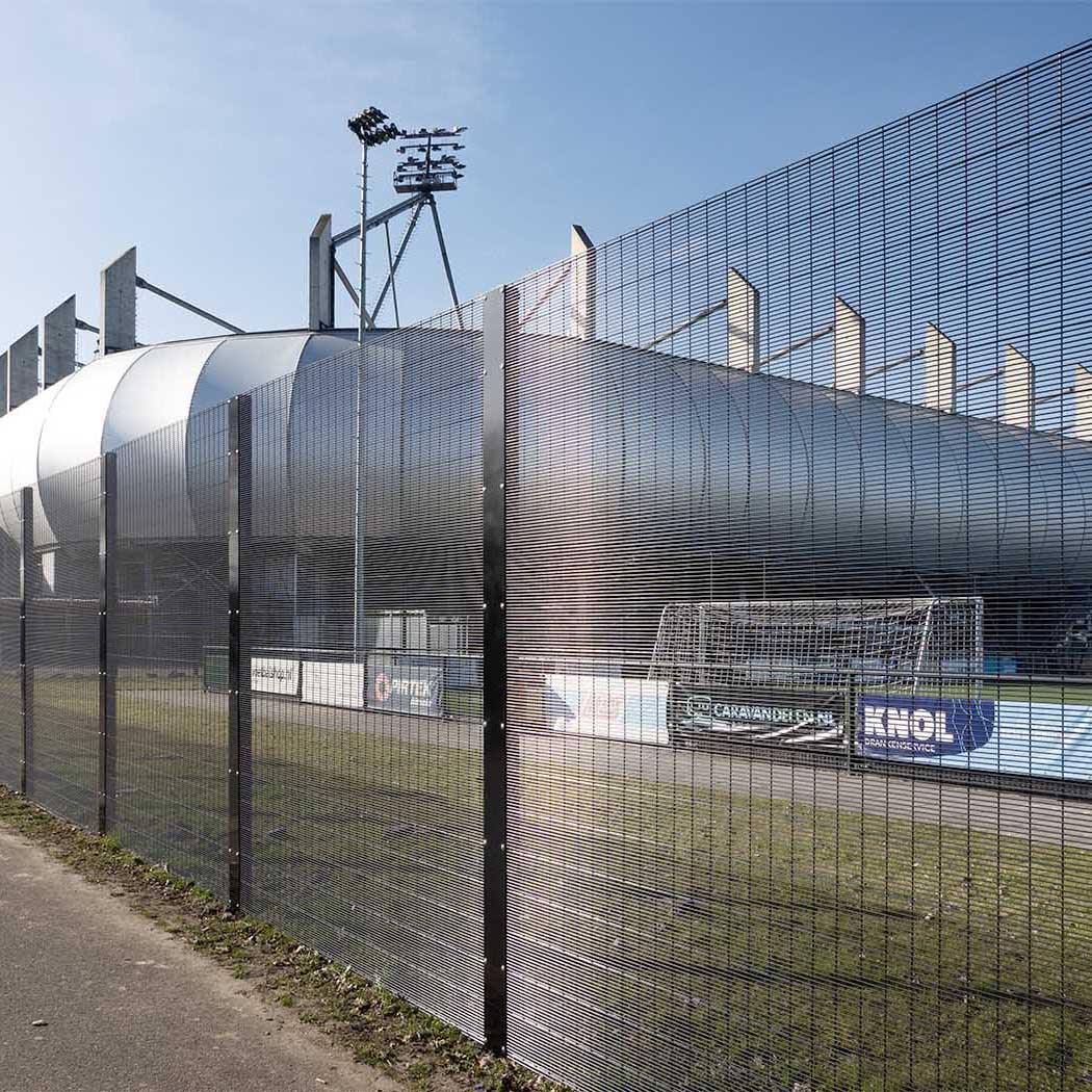 Security fence bij Heracles stadion