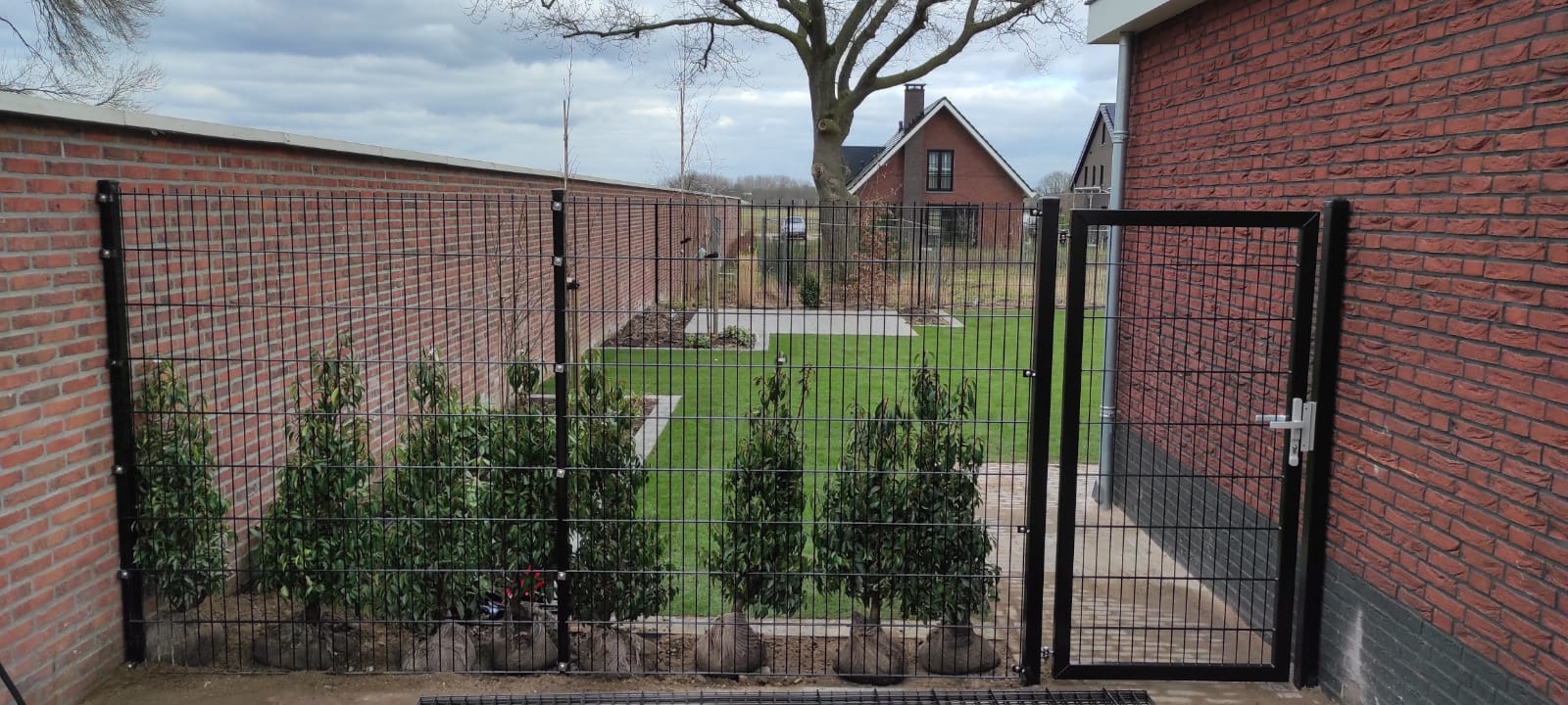 Dubbelstaafmat hekwerk met enkele poort