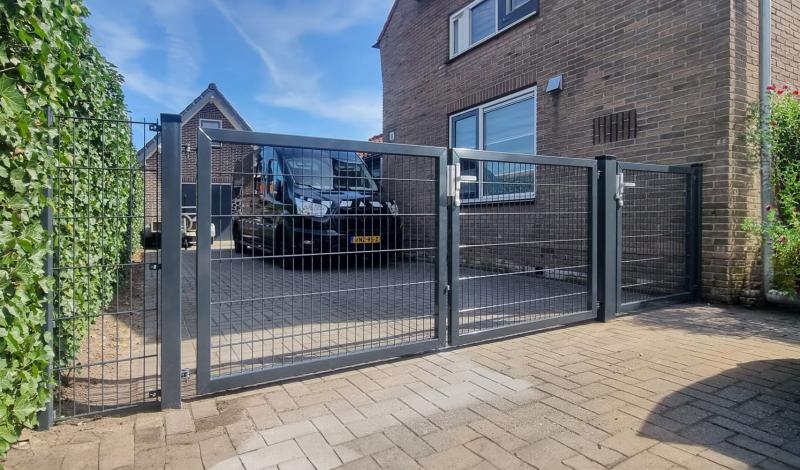 Metalen tuinpoort 